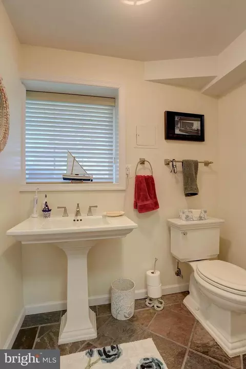Bath - 1539 Pine Whiff Ave, Edgewater, MD 21037 photo 7 of 7
