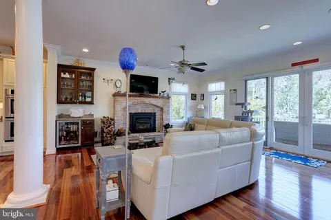 Living - 1539 Pine Whiff Ave, Edgewater, MD 21037 photo 1 of 3