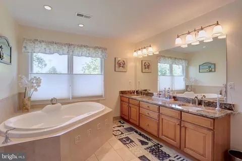Bath - 1539 Pine Whiff Ave, Edgewater, MD 21037 photo 4 of 7