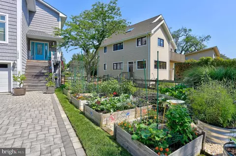 Exterior - 1539 Pine Whiff Ave, Edgewater, MD 21037 photo 3 of 13