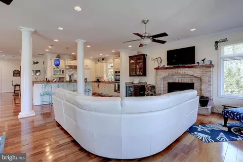 Living - 1539 Pine Whiff Ave, Edgewater, MD 21037 photo 3 of 3
