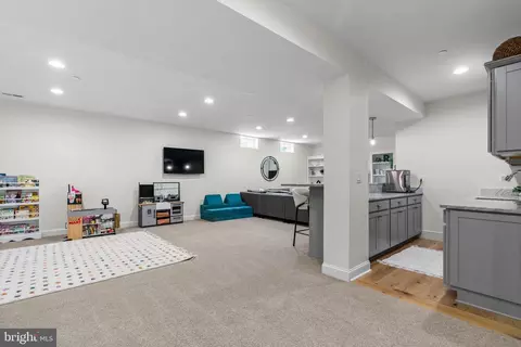 Entry Way - 1013 Shore Acres Rd, Arnold, MD 21012 photo 6 of 7