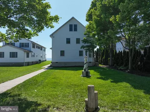 Exterior - 8227 Bayside Dr, Pasadena, MD 21122 photo 10 of 10