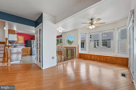 Entry Way - 8227 Bayside Dr, Pasadena, MD 21122 photo 4 of 6