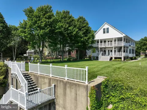 Exterior - 8227 Bayside Dr, Pasadena, MD 21122 photo 7 of 10