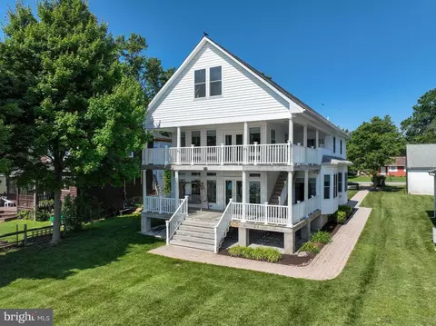 Exterior - 8227 Bayside Dr, Pasadena, MD 21122 photo 1 of 10