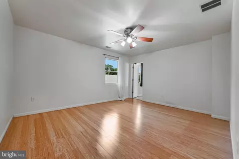 Bedroom - 8227 Bayside Dr, Pasadena, MD 21122 photo 4 of 6