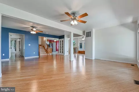Living - 8227 Bayside Dr, Pasadena, MD 21122 photo 8 of 14