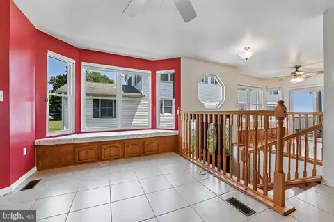 Entry Way - 8227 Bayside Dr, Pasadena, MD 21122 photo 3 of 6