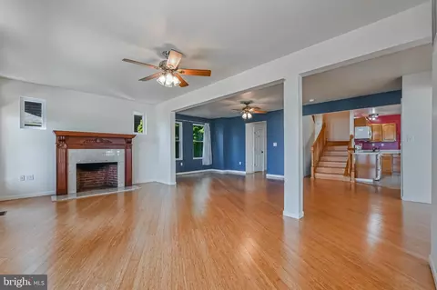Living - 8227 Bayside Dr, Pasadena, MD 21122 photo 6 of 14