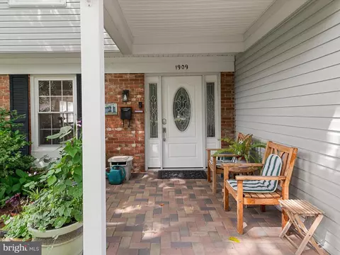 1909 Harcourt Ave, Crofton, MD 21114 photo 4
