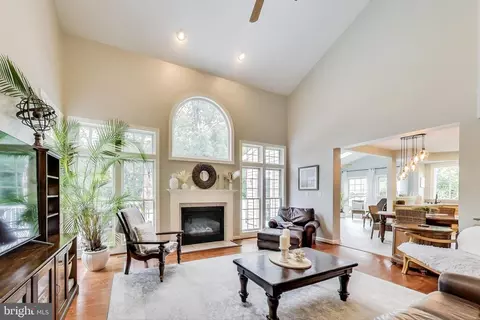 8506 Summershade Dr, Odenton, MD 21113 photo 9