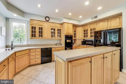8506 Summershade Dr, Odenton, MD 21113 photo 5