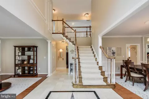 8506 Summershade Dr, Odenton, MD 21113 photo 2
