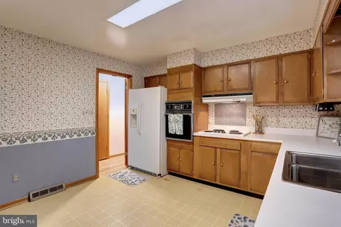 826 Meadow Rd, Severn, MD 21144 photo 12
