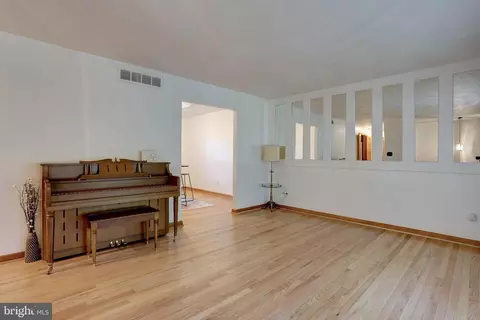 826 Meadow Rd, Severn, MD 21144 photo 7