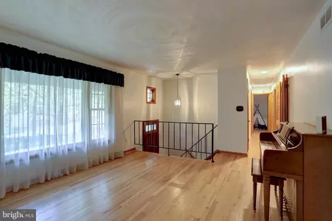 826 Meadow Rd, Severn, MD 21144 photo 9