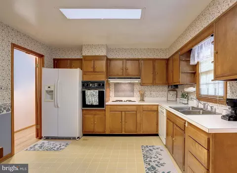 826 Meadow Rd, Severn, MD 21144 photo 13