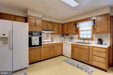 826 Meadow Rd, Severn, MD 21144 photo 14