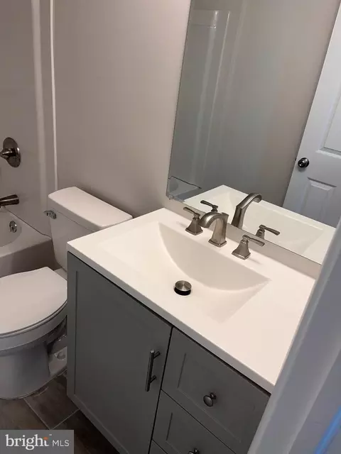 Bath - 1241 Roundtop Rd, Odenton, MD 21113 photo 3 of 9