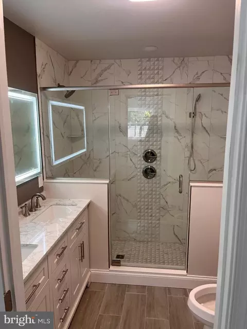 Bath - 1241 Roundtop Rd, Odenton, MD 21113 photo 6 of 9