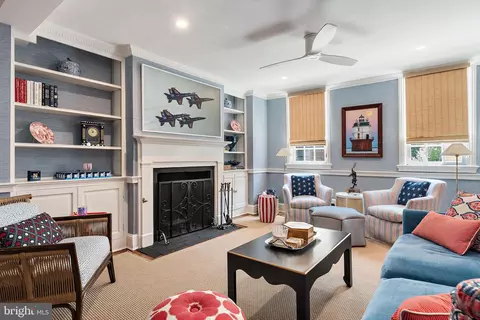 Living - 60 Cornhill St, Annapolis, MD 21401 photo 1 of 7