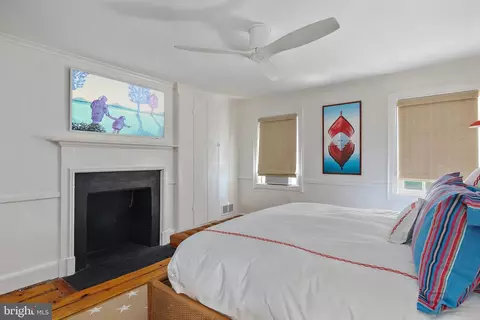 Bedroom - 60 Cornhill St, Annapolis, MD 21401 photo 4 of 8