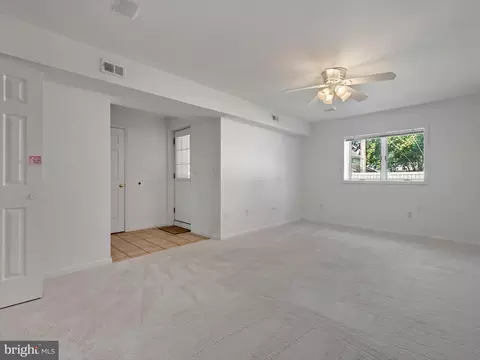 Living - 430 Capstan Ct #42, Arnold, MD 21012 photo 6 of 6