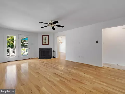 Living - 430 Capstan Ct #42, Arnold, MD 21012 photo 1 of 6