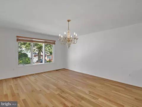 Living - 430 Capstan Ct #42, Arnold, MD 21012 photo 5 of 6