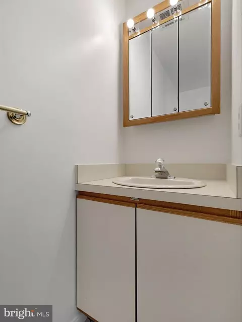 Bath - 430 Capstan Ct #42, Arnold, MD 21012 photo 1 of 4