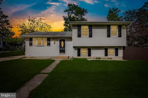 7666 Pine Haven Dr, Pasadena, MD 21122