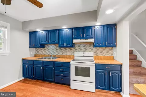 Kitchen - 7666 Pine Haven Dr, Pasadena, MD 21122 photo 2 of 3