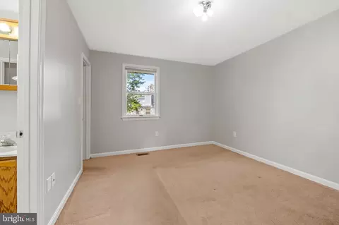 Bedroom - 7666 Pine Haven Dr, Pasadena, MD 21122 photo 3 of 3