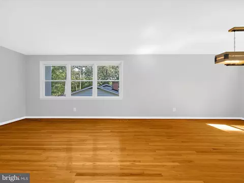 Living - 220 Falcon Dr, Pasadena, MD 21122 photo 5 of 11