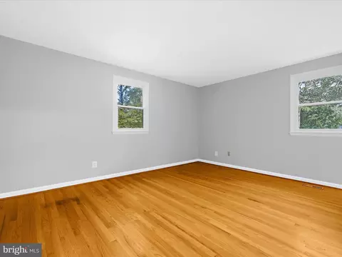 Bedroom - 220 Falcon Dr, Pasadena, MD 21122 photo 5 of 10