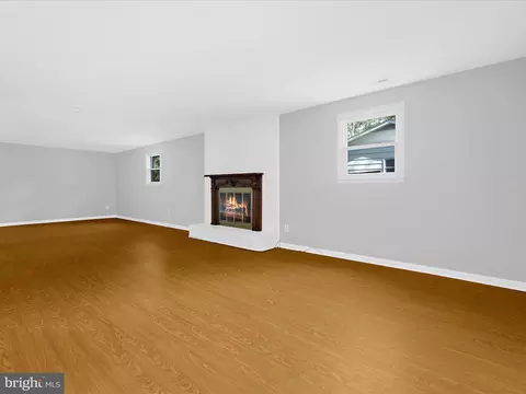 Living - 220 Falcon Dr, Pasadena, MD 21122 photo 7 of 11