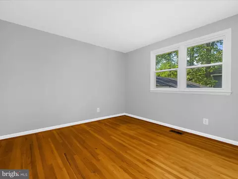 Bedroom - 220 Falcon Dr, Pasadena, MD 21122 photo 1 of 10