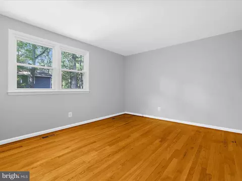 Bedroom - 220 Falcon Dr, Pasadena, MD 21122 photo 3 of 10