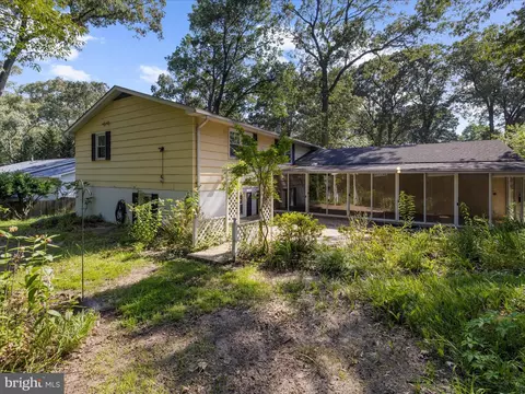 Exterior - 220 Falcon Dr, Pasadena, MD 21122 photo 7 of 9