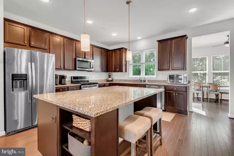 8321 Meadowood Dr, Hanover, MD 21076 photo 7