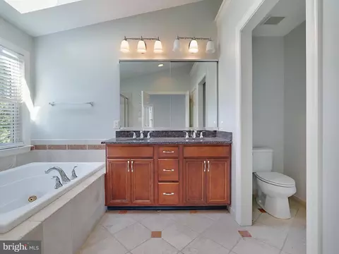 Bath - 7730 Terraview Ct, Hanover, MD 21076 photo 2 of 6