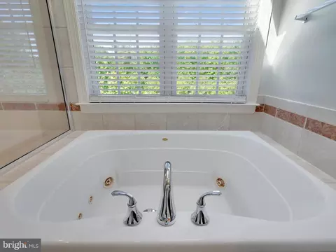 Bath - 7730 Terraview Ct, Hanover, MD 21076 photo 4 of 6