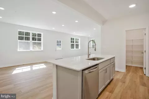 Entry Way - 1195 Cedar Ave, Shady Side, MD 20764 photo 8 of 13