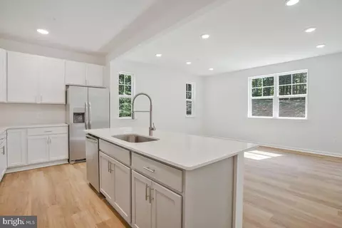 Entry Way - 1195 Cedar Ave, Shady Side, MD 20764 photo 6 of 13
