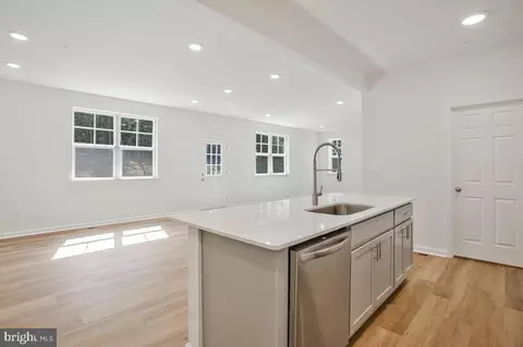 Entry Way - 1195 Cedar Ave, Shady Side, MD 20764 photo 7 of 13