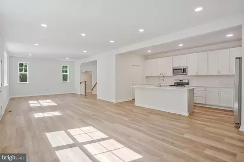 Living - 1195 Cedar Ave, Shady Side, MD 20764 photo 4 of 5