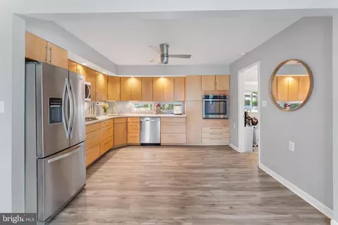 Kitchen - 4977 Lerch Dr, Shady Side, MD 20764 photo 2 of 3