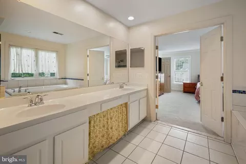 Entry Way - 2802 Apple Cinnamon Pl, Edgewater, MD 21037 photo 6 of 7