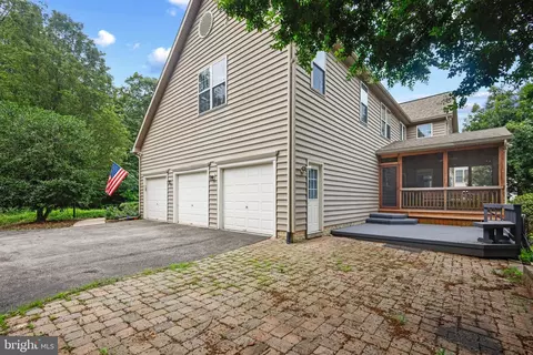 Exterior - 2802 Apple Cinnamon Pl, Edgewater, MD 21037 photo 7 of 11